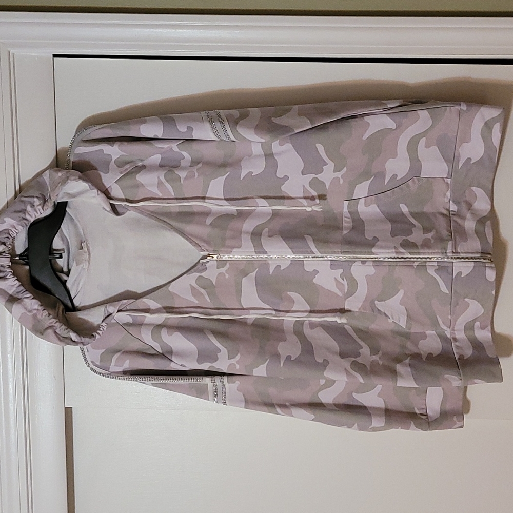 Camo blingy zip-up hoodie❤